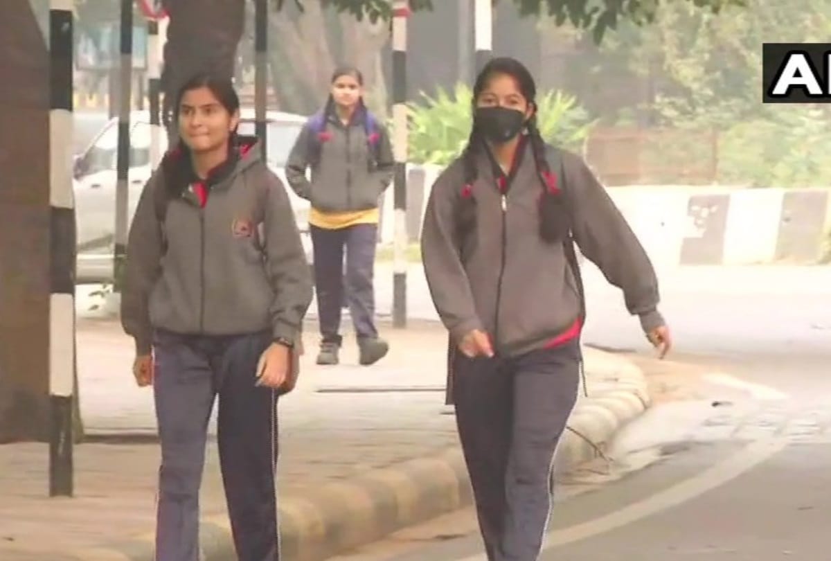 delhi air quality improves to poor level from very poor school open in delhi ncr