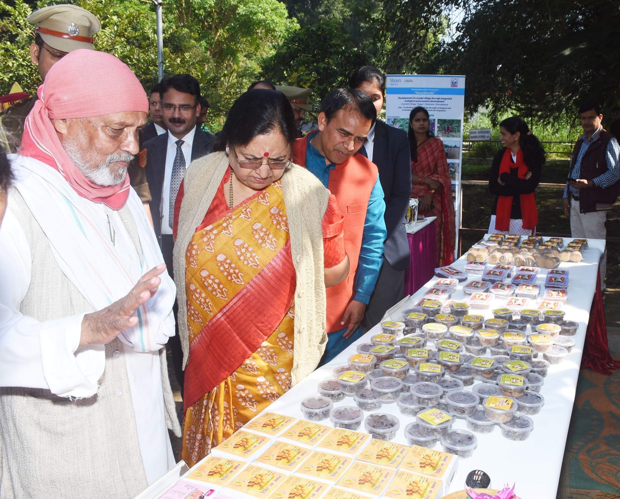 Give training in social service from graduation: Governor