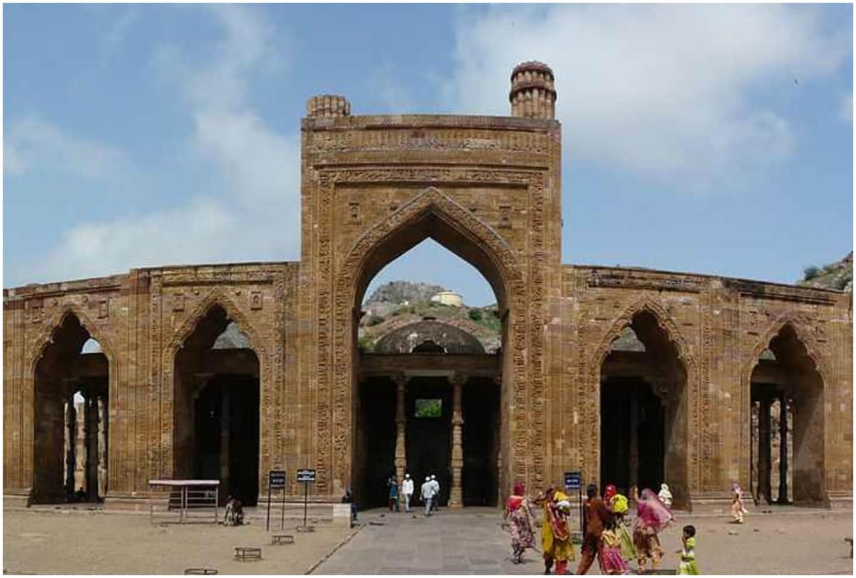 visit world's largest camel fair in pushkar and ajmer sharif dargah
