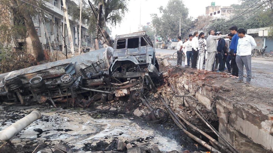 Diesel tanker collapsing with an electric pole, breaking the culvert, fire could be controlled in four hours