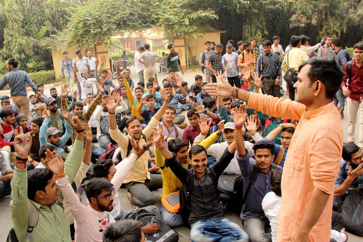 students protest irregularities in BHU teacher appointment varanssi