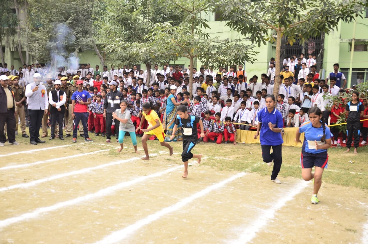 Mohsin and Pooja topped in 100 meter race