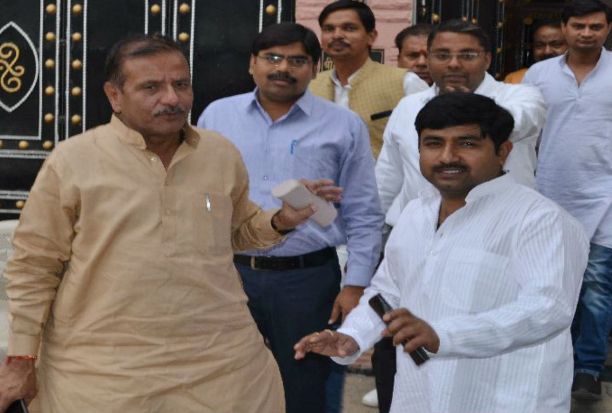 Bjp Mla Purushottam Khandelwal Reach Etah Gave Instructions to Party Workers