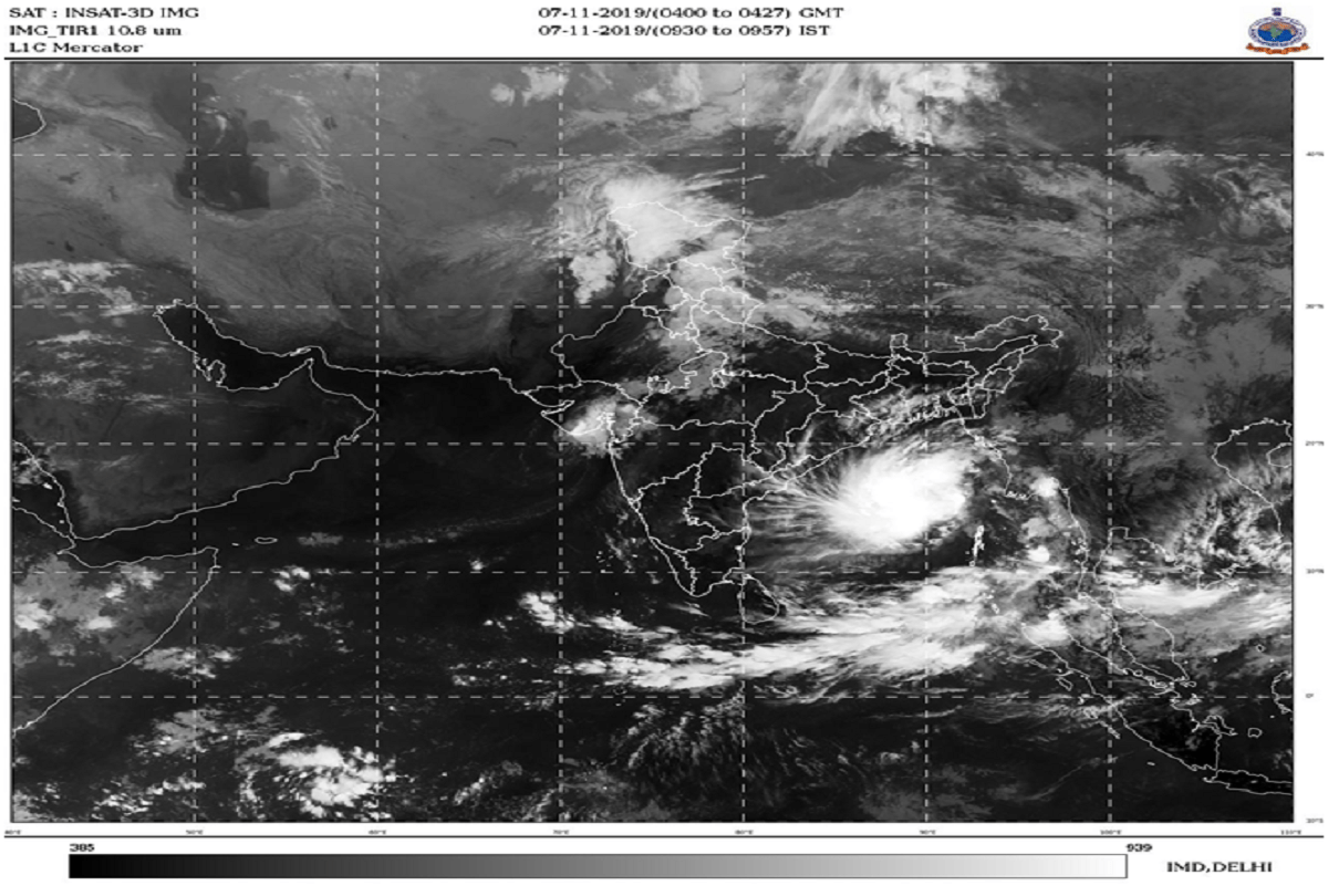 Security strengthened in West Bengal coastal areas due to Cyclone Bulbul, flights suspended