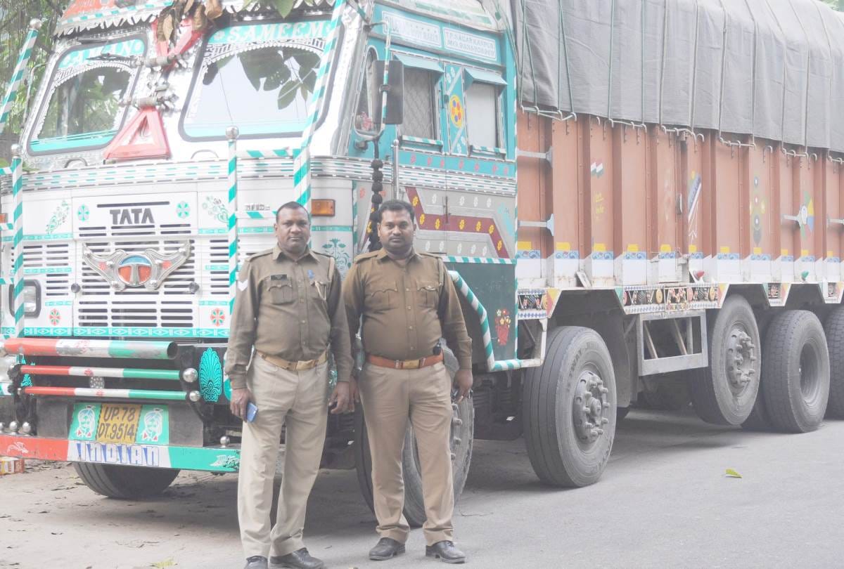 four smugglers caught with 20 govansh in lucknow