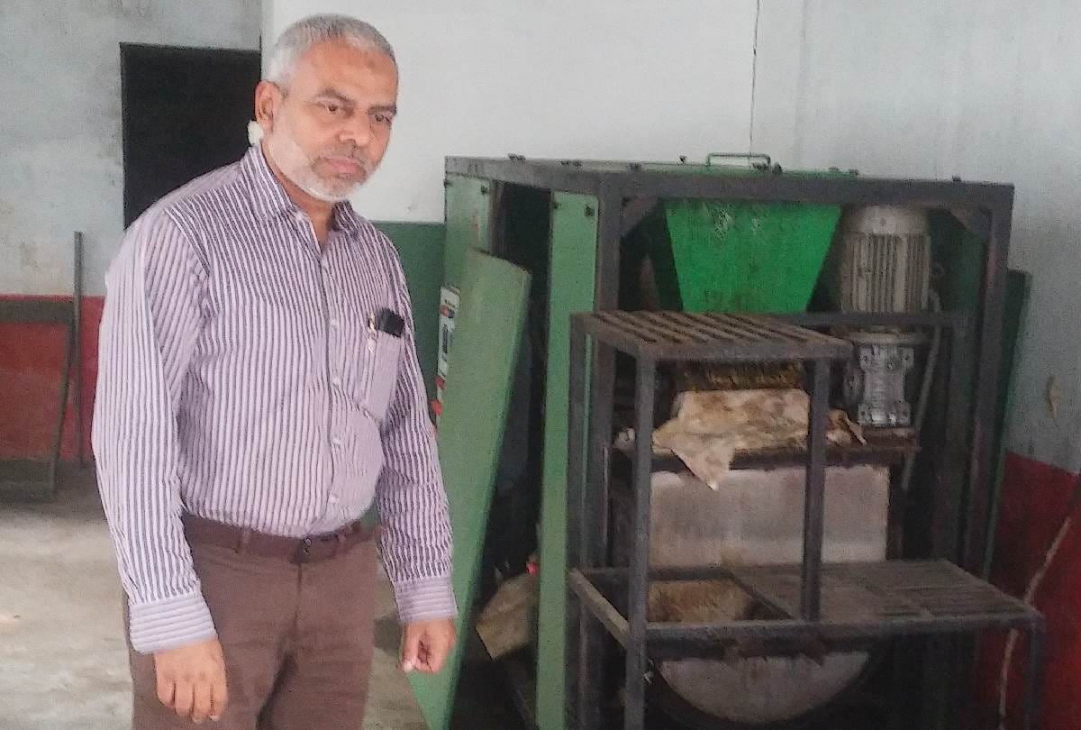 compost is being made from stale food and peels in KGMU