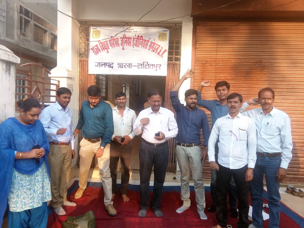 workers claim their pf