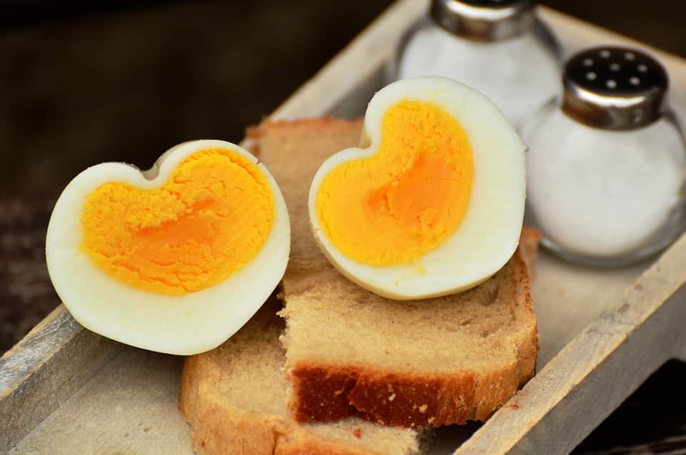 How many eggs you should eat a day know egg is bed or good for your health