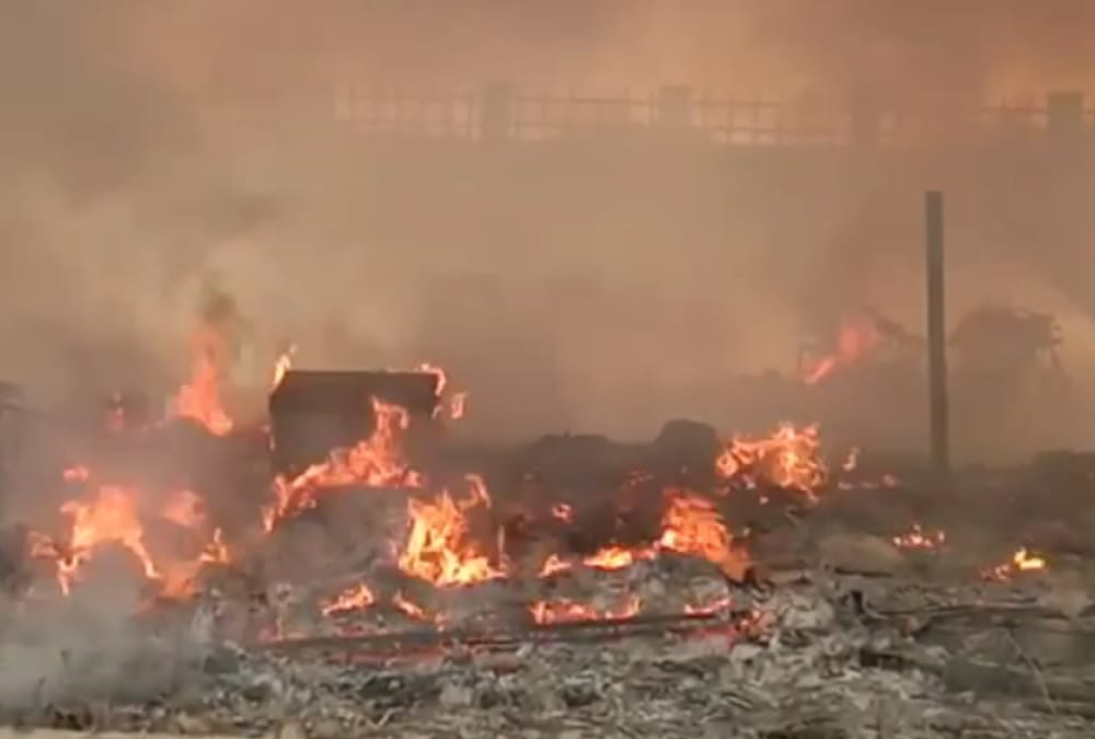 fire broke out in slums of vibhuti khand near divine hospital in lucknow