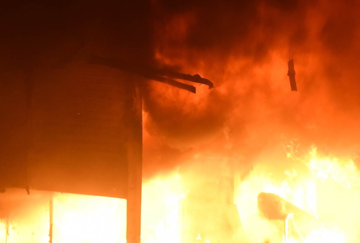 Fire in electronic show room