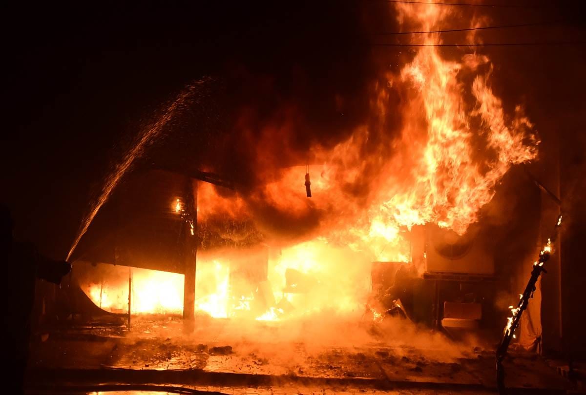 Fire in electronic show room