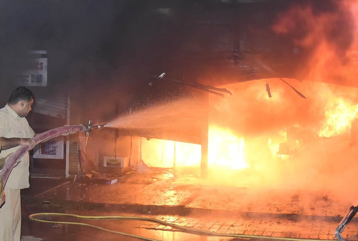 Fire in electronic show room