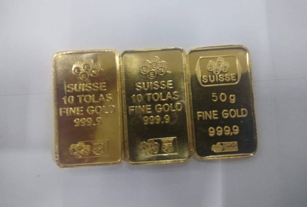 Customs team seized gold biscuits being smuggled from Muscat to Lucknow