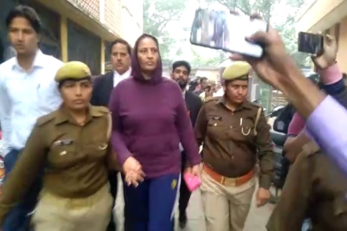 inspector Laxmi Singh Chauhan has won ten gallantry award, know why she is sent to jail