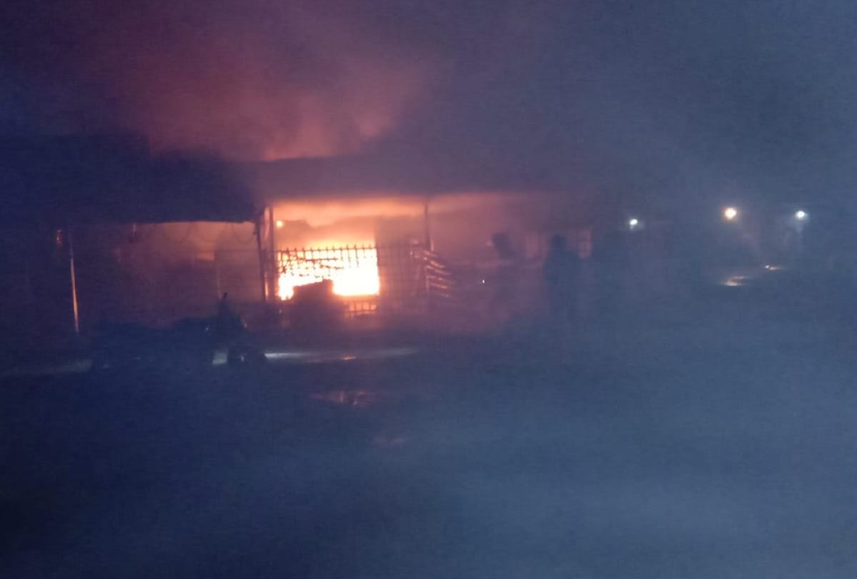 Fire in Maheva fruit market fear of major damage