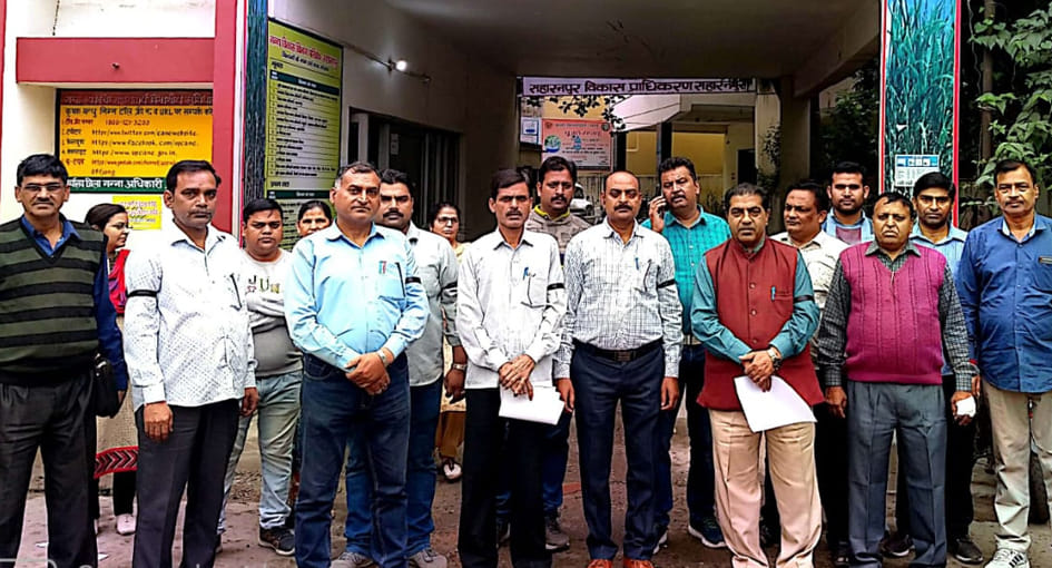 Sugarcane department personnel worked by tying black bands