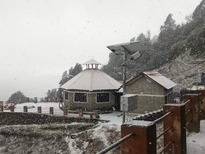Snowfall on all the peaks including Khaliatop of Munsiyari