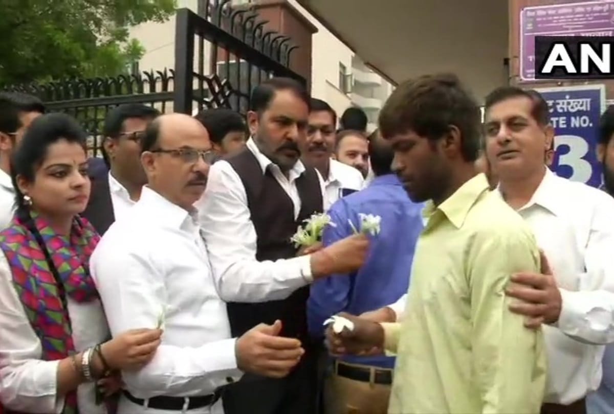 delhi police vs lawyers clash live updates of day lawyers hold peaceful strike and press conference