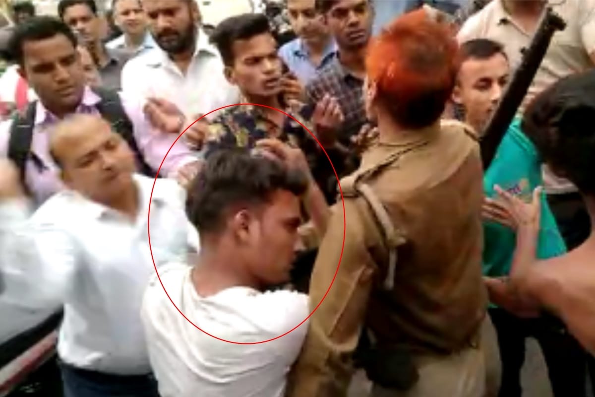 stockers tease Three football players in Meerut ,girls beat them on the road