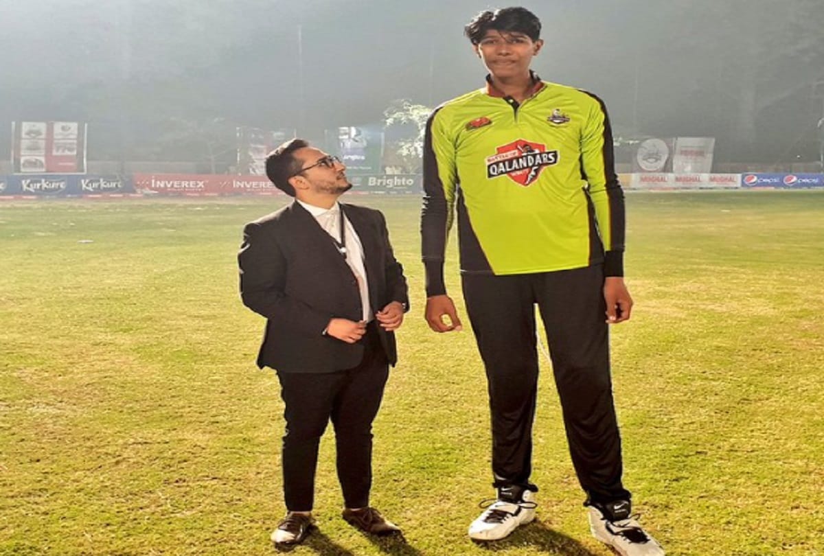 World largest cricketer 7.5 feet tall Mohammad Mudasser will play from lahore qalandars in PSL 2020