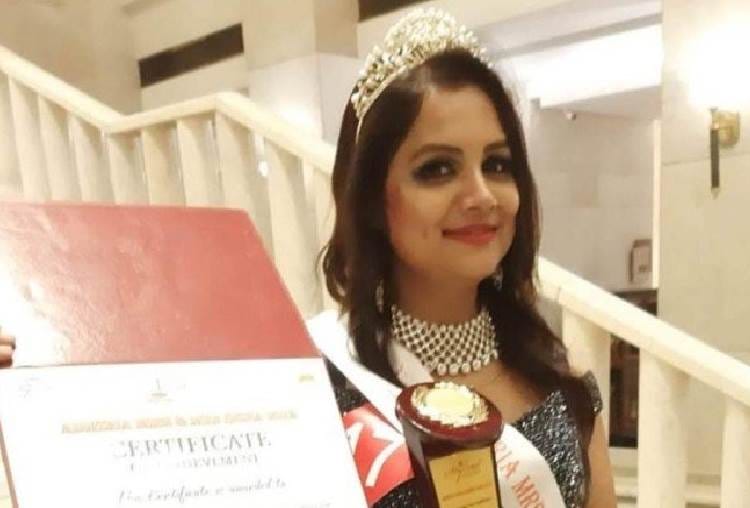 Nupur of Lucknow gets Admira Mrs. India Iconic Personality Award
