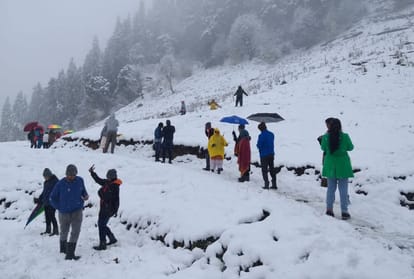 Heavy Snowfall And Rain In Jammu Kashmir, Himachal Pradesh, Uttarakhand latest update