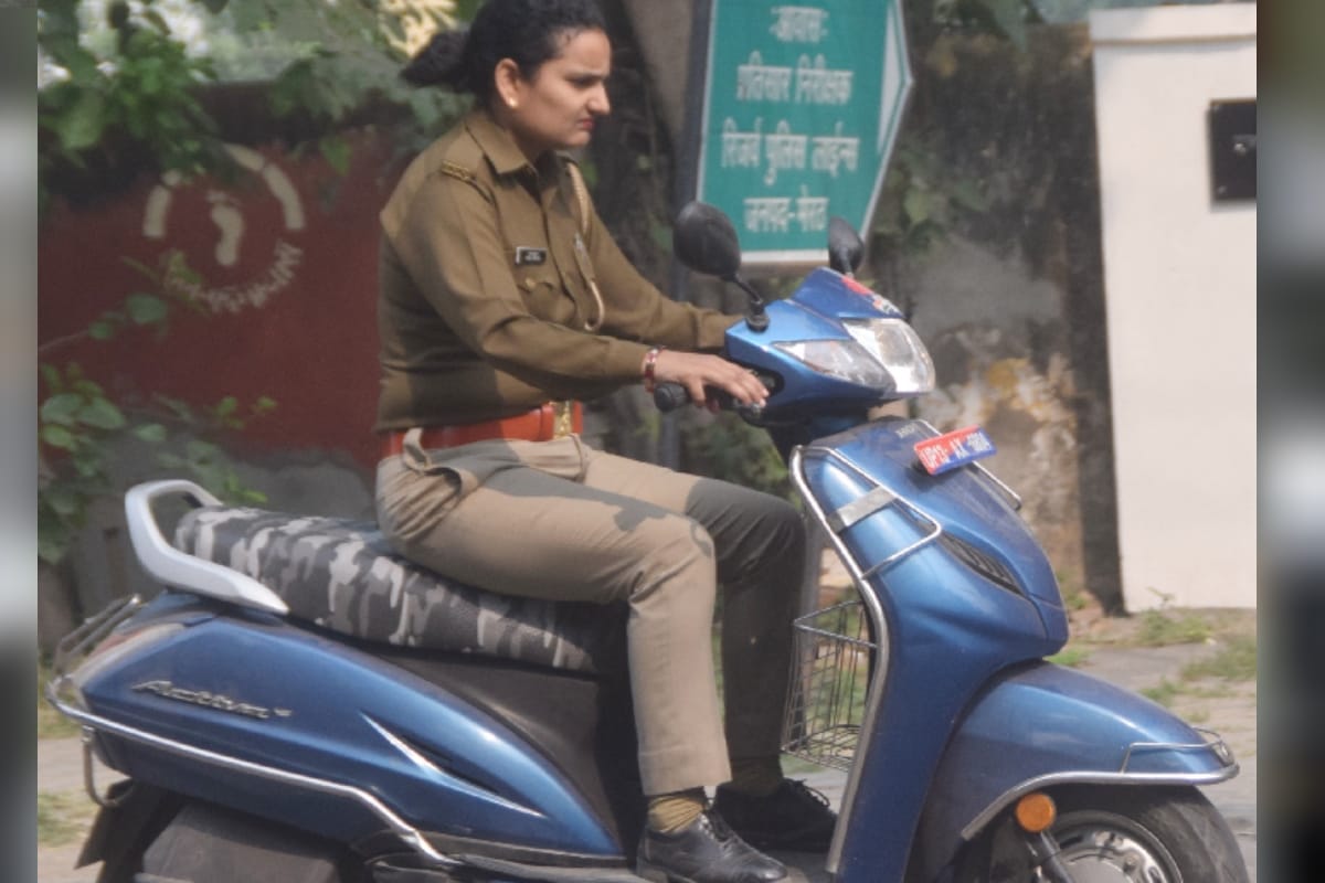 Traffic rules,Police itself not following traffic rules in Meerut