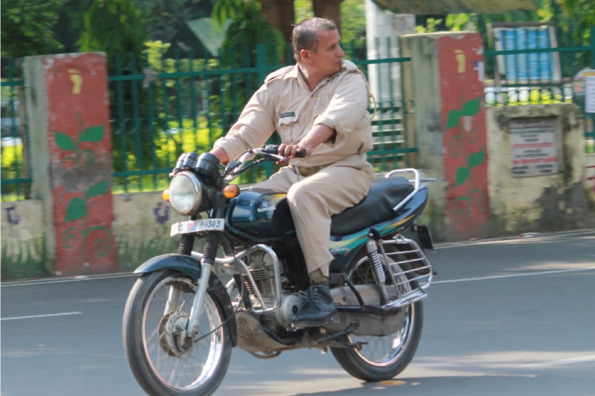 Traffic rules,Police itself not following traffic rules in Meerut