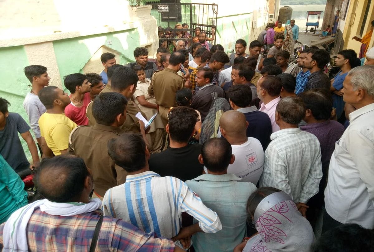 woman dies after set herself on fire in agra
