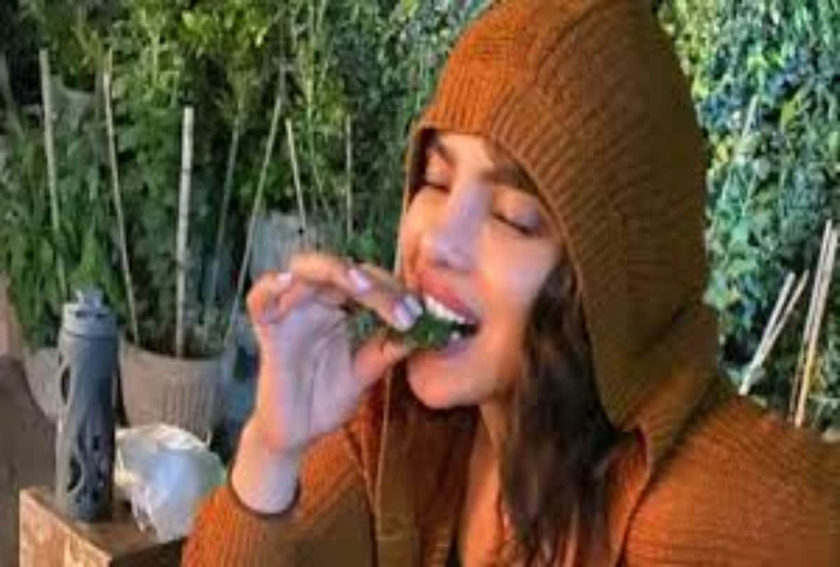 priyanka chopra enjoys paan of daulat ki chaat in delhi while shooting for the white tiger