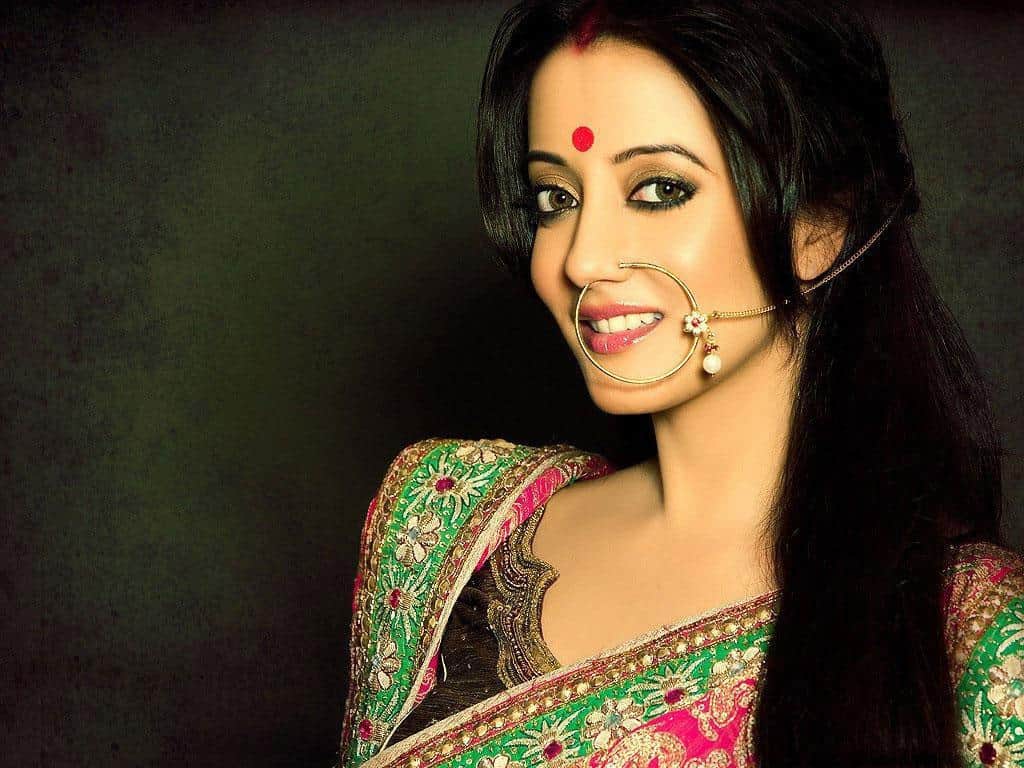 raima sen trolled for weird photos in hindi