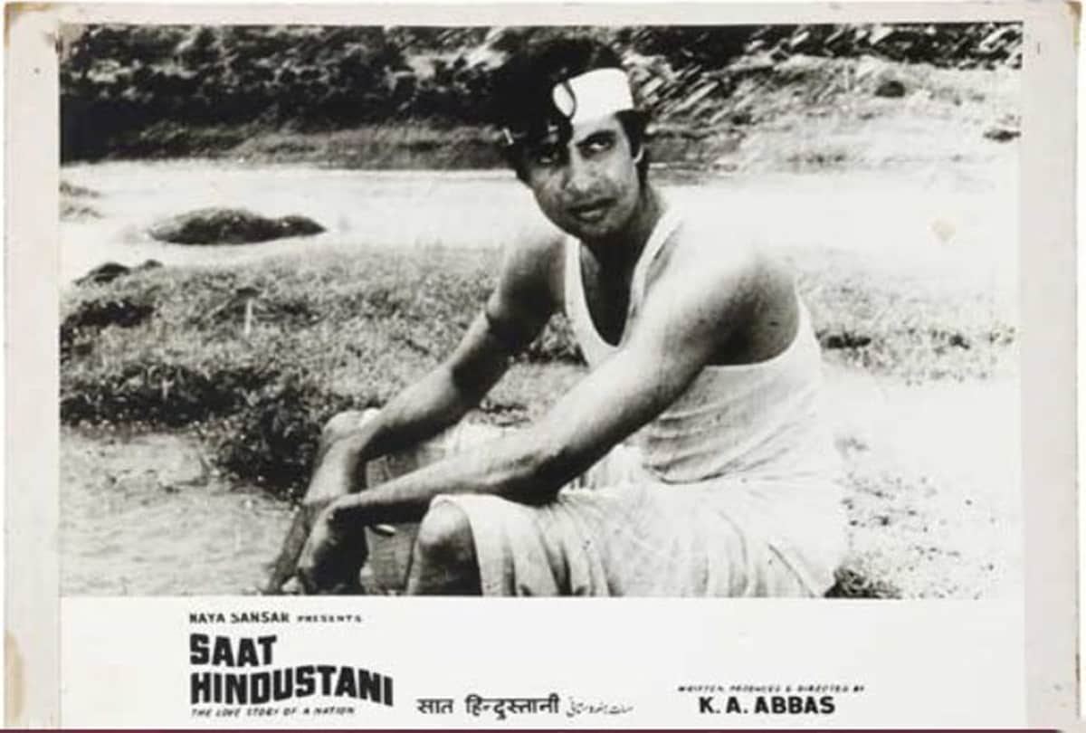 Amitabh bachchan Did Not Bath For 7 days for her first Film saat hindustani