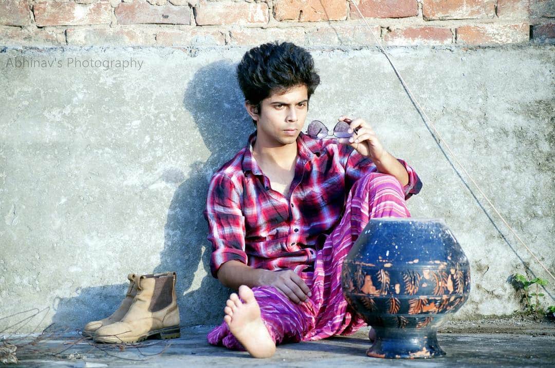bollywood actor Sanchay Goswami WhatsApp account hacked FIR against the unidentified person
