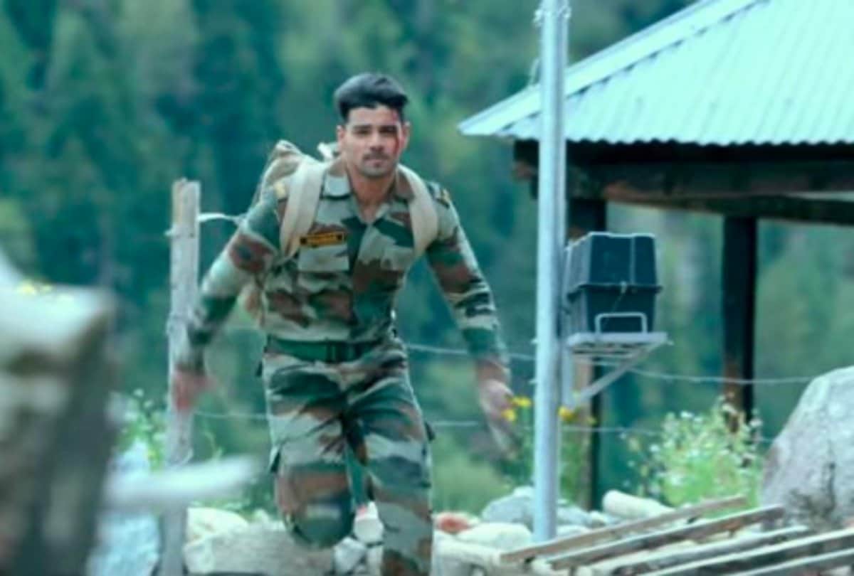 Satellite Shankar Film Review starrer Sooraj Pancholi Megha Akash Palomi Ghosh