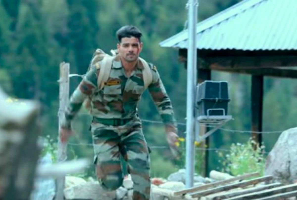 Satellite Shankar Film Review starrer Sooraj Pancholi Megha Akash Palomi Ghosh