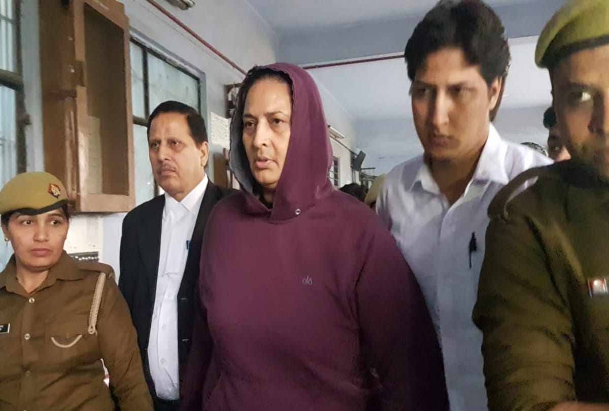 After award announce on SHO laxmi chauhan and 7 other cops she surrender in anti corruption court
