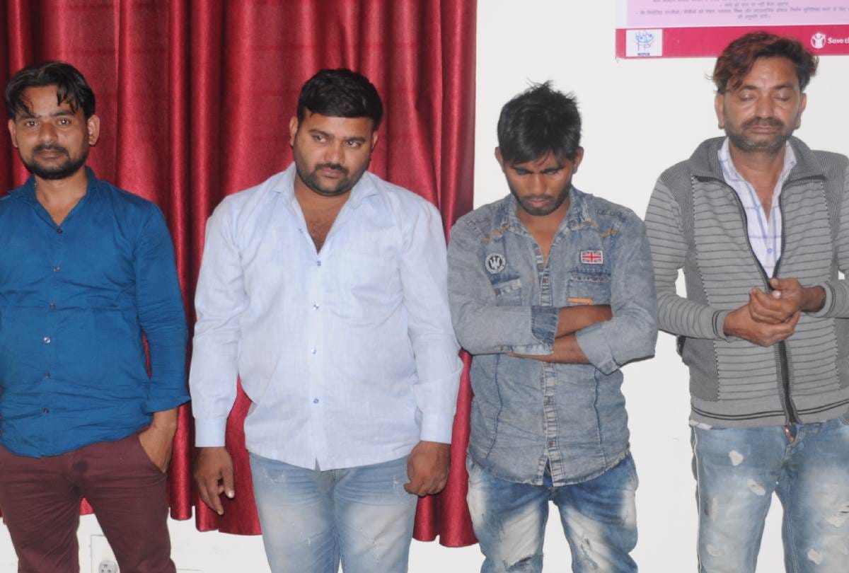 four smugglers caught with 20 govansh in lucknow