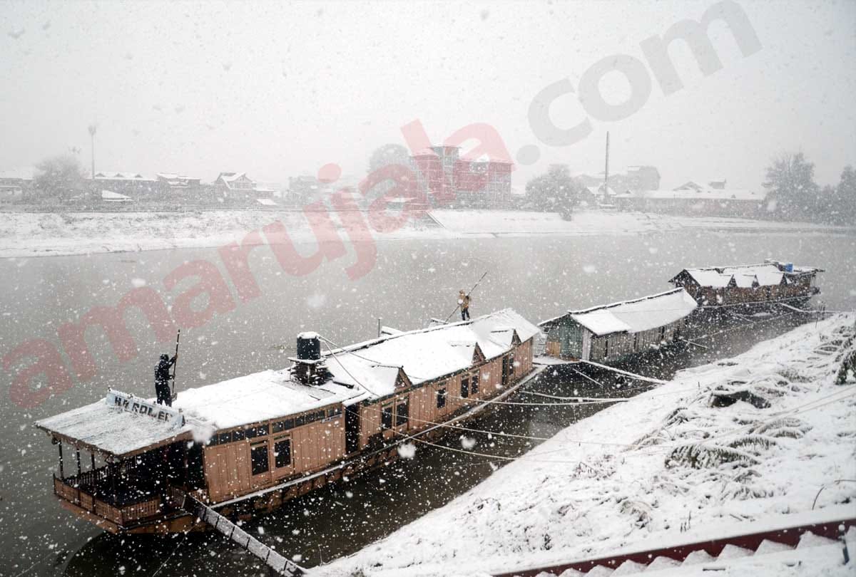 Heavy snowfall in srinagar Jammu Kashmir, latest snowfall photos