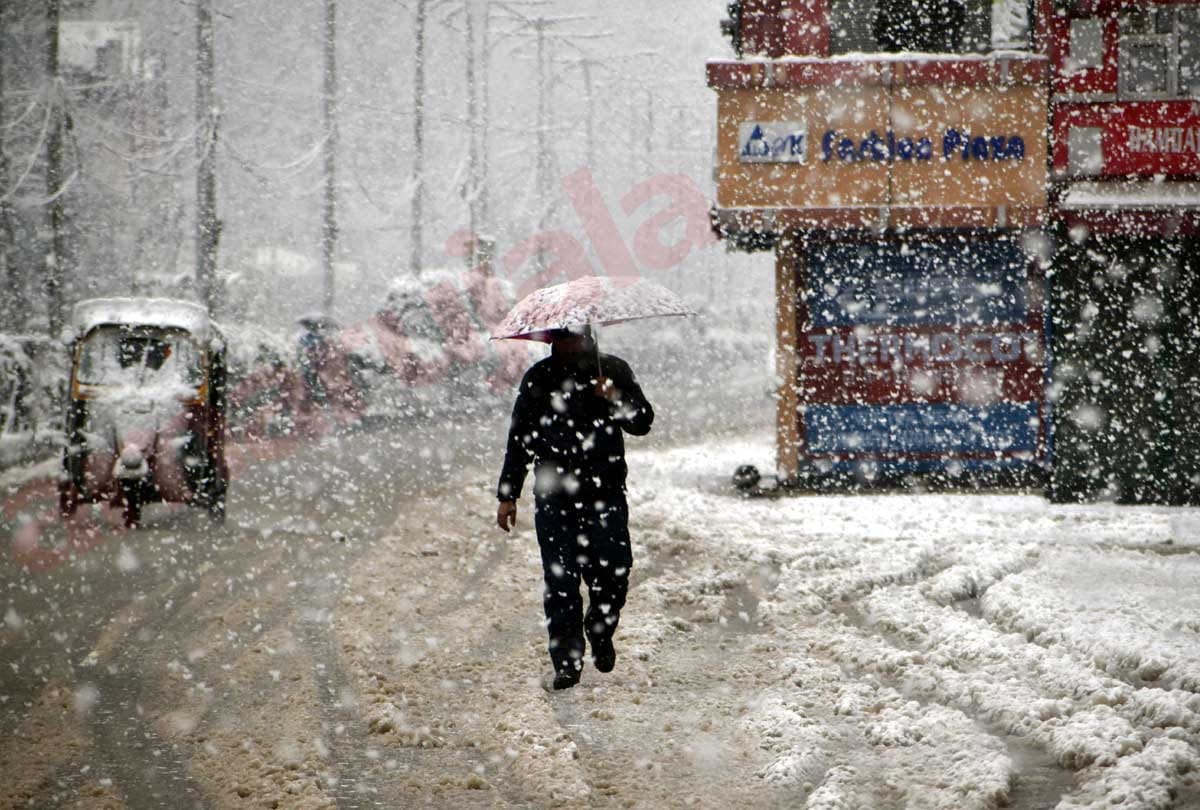 Jammu Srinagar National Highway Remain Closed For Second Day,latest photos of snowfall in kashmir