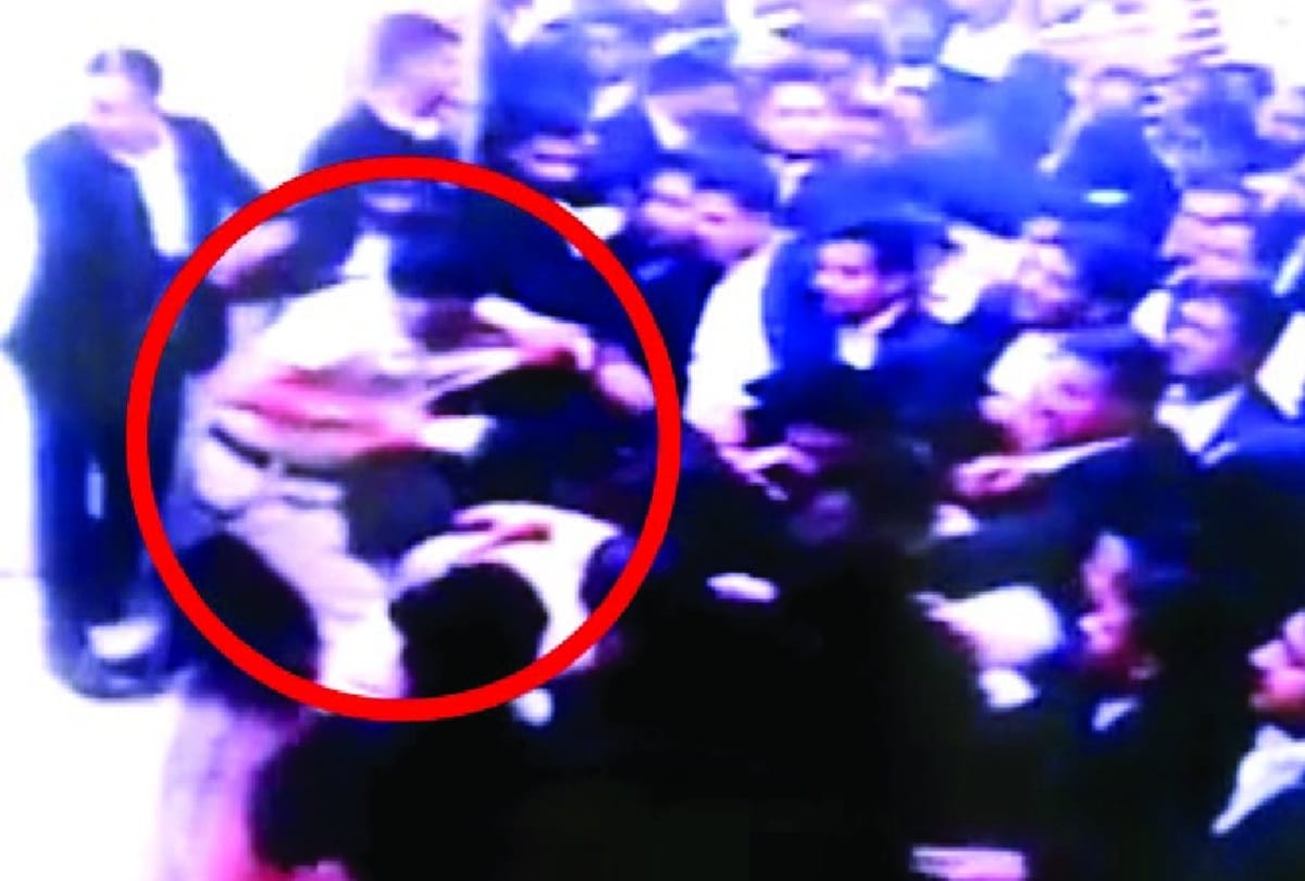 tis hazari court clash probe say after parking dispute acp apologize lawyer before clash but no use