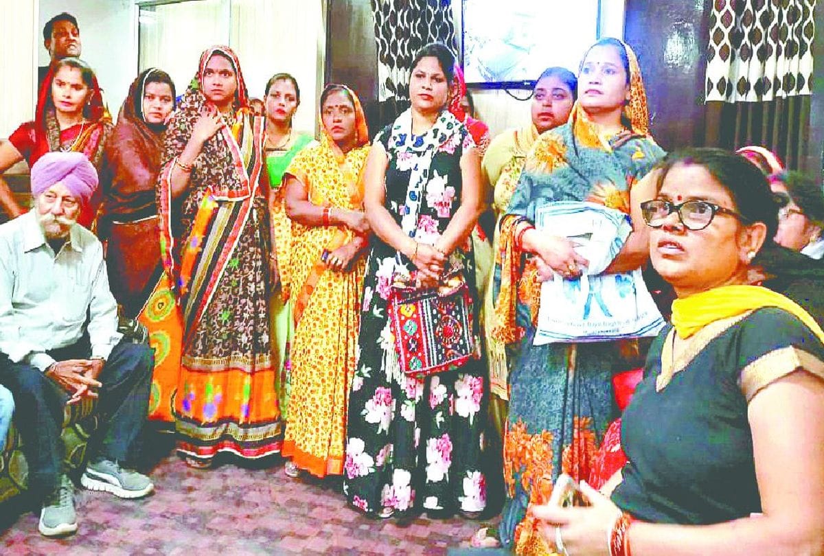 Fraud with women in agra society run crime news