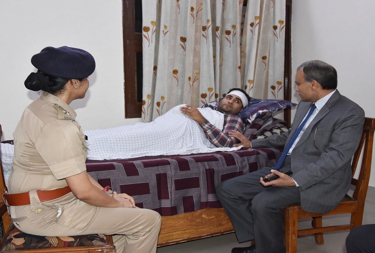 Police Commissioner today visited residences of Constables injured during Tis Hazari clash