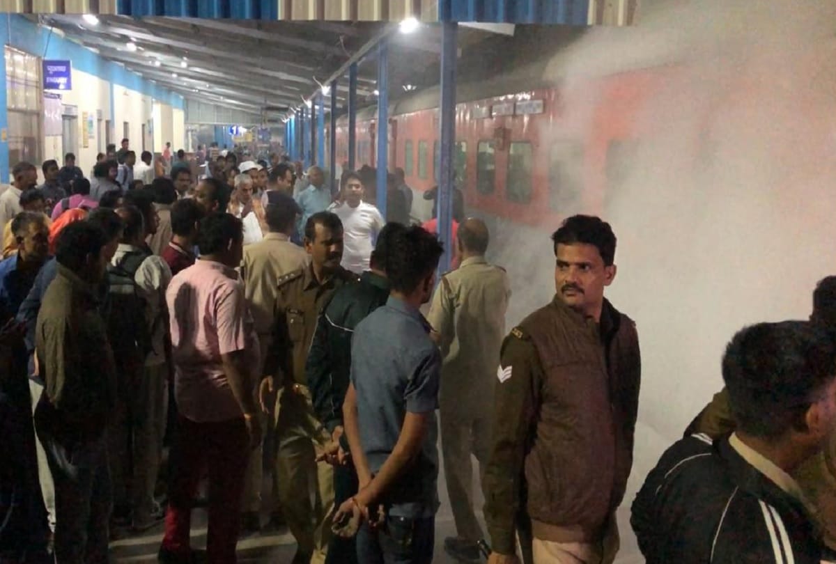 Smoke started coming out from AC coach of Delhi Mail