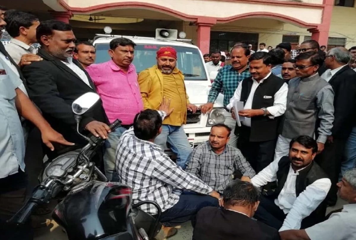 Advocates furious over SDM's abuses, made hostage in jeep