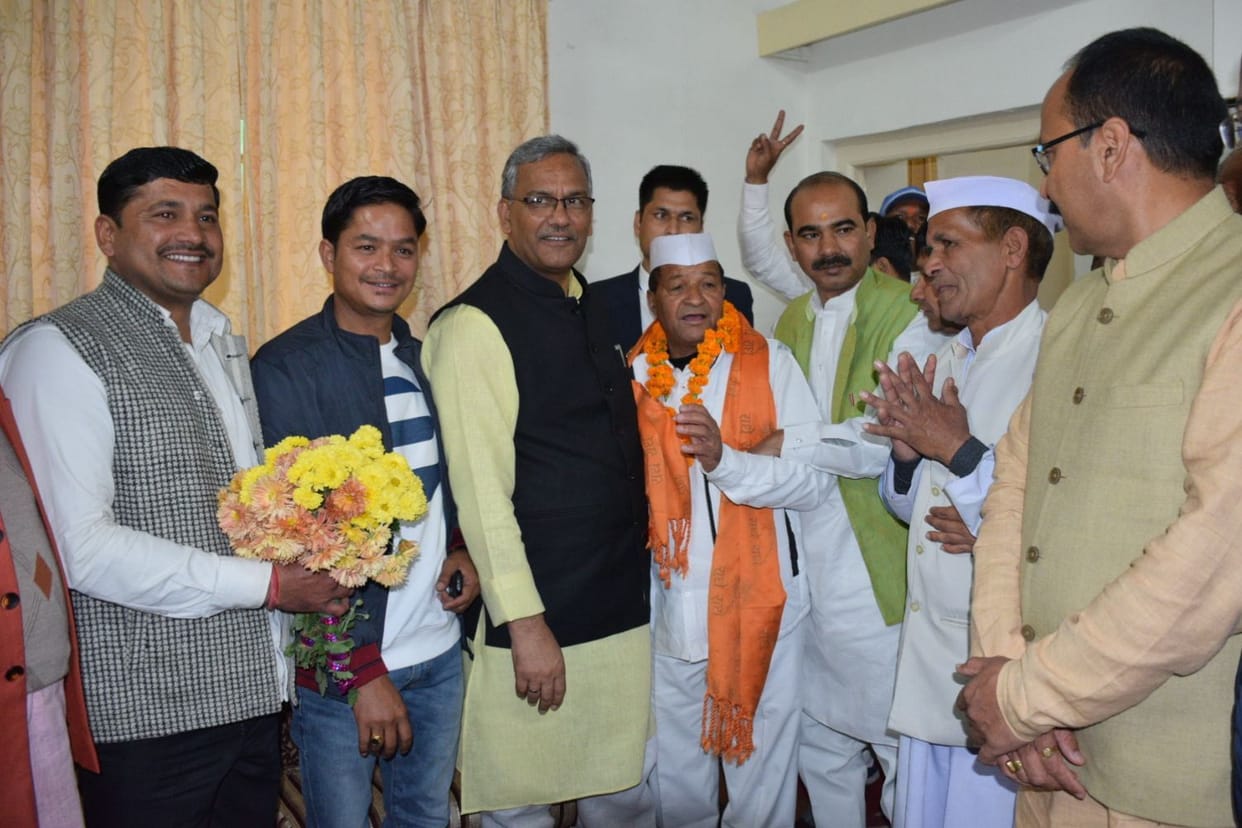 Former JP president Mehra and his son Yukan joined BJP along with district president supporters