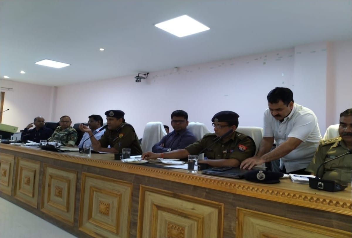 commissioner and Ig meeting in gorakhpur for ayodhya case