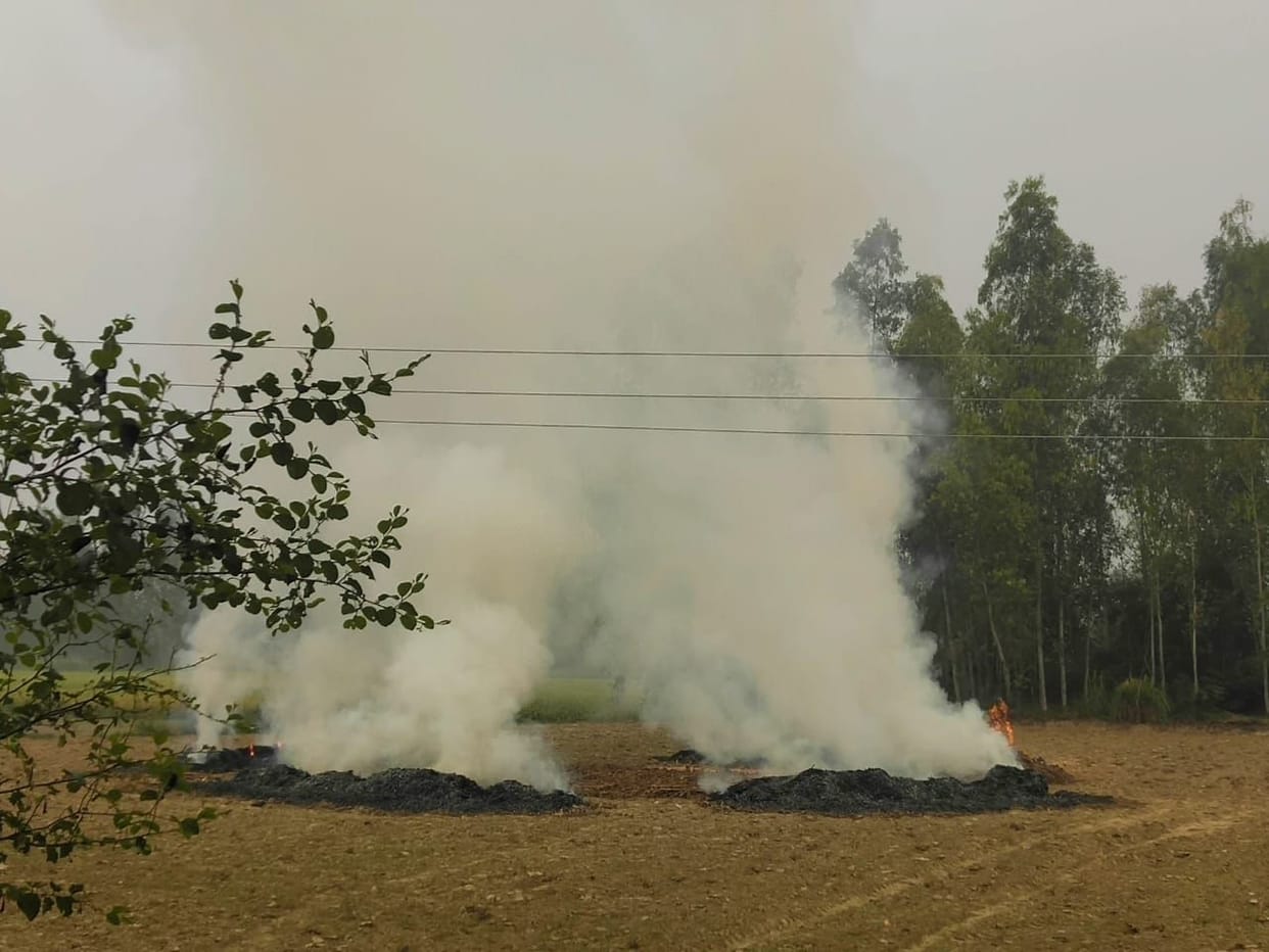 Stubble burning in the fields, administration unknown