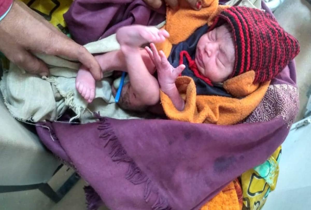 madhya pradesh woman gives birth to boy with 2 heads, 3 hands, 4 feet