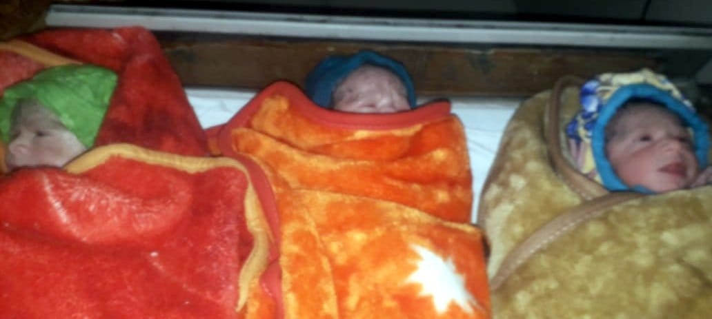 Woman gives birth to three children, happiness in family