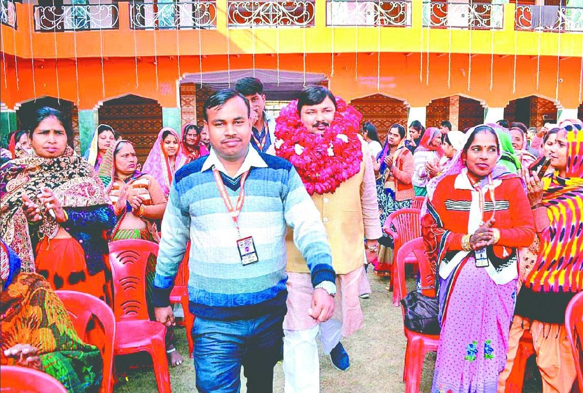 fraud with 32 thousand women name of jobs in agra